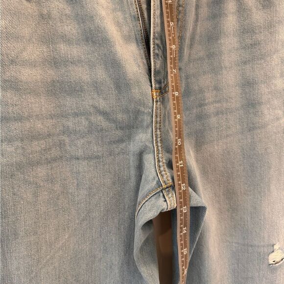 NEW Universal Thread™ Light Wash Women's Mid-Rise Boyfriend Jeans - Picture 7 of 11